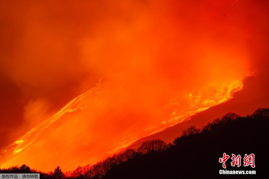 Vulcão Etna entra em erupção na Itália