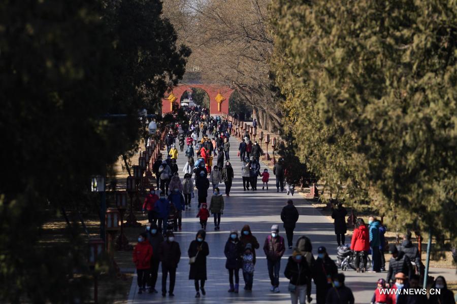 Templo do Céu em Beijing recebe visitantes