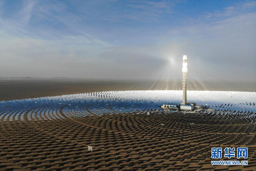 Visita à usina de energia fototérmica de 100 MW em Dunhuang