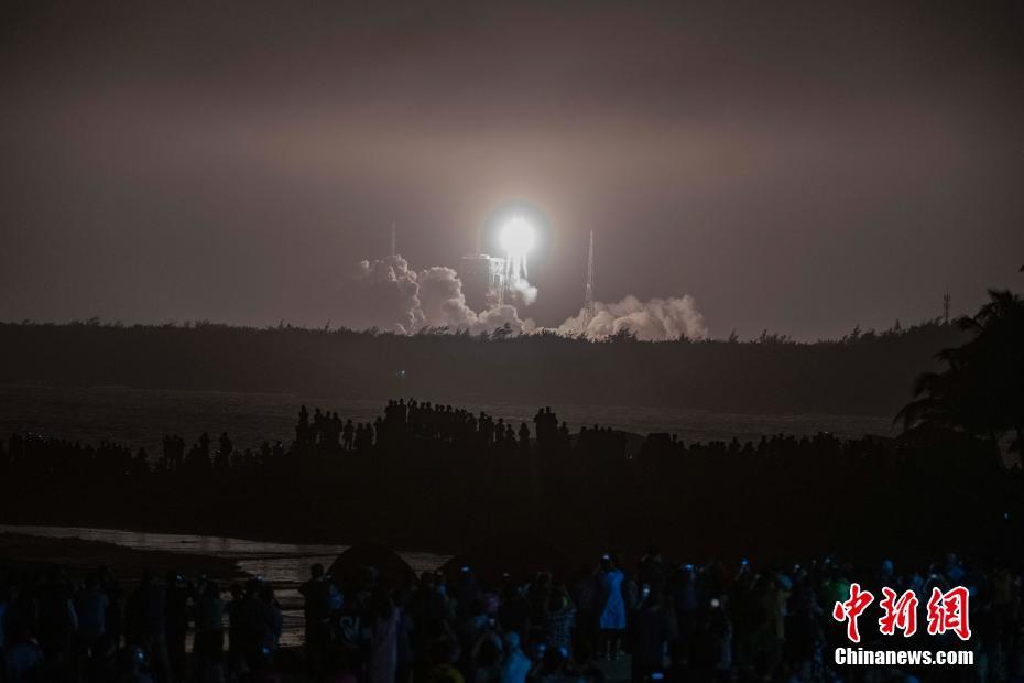 China lança foguete de carga de porte médio Longa Marcha-7A