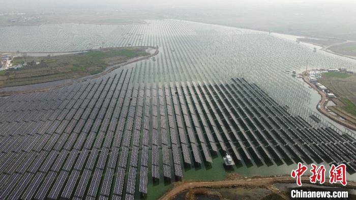 Galeria: Construção combina piscicultura e geração de energia fotovoltaica