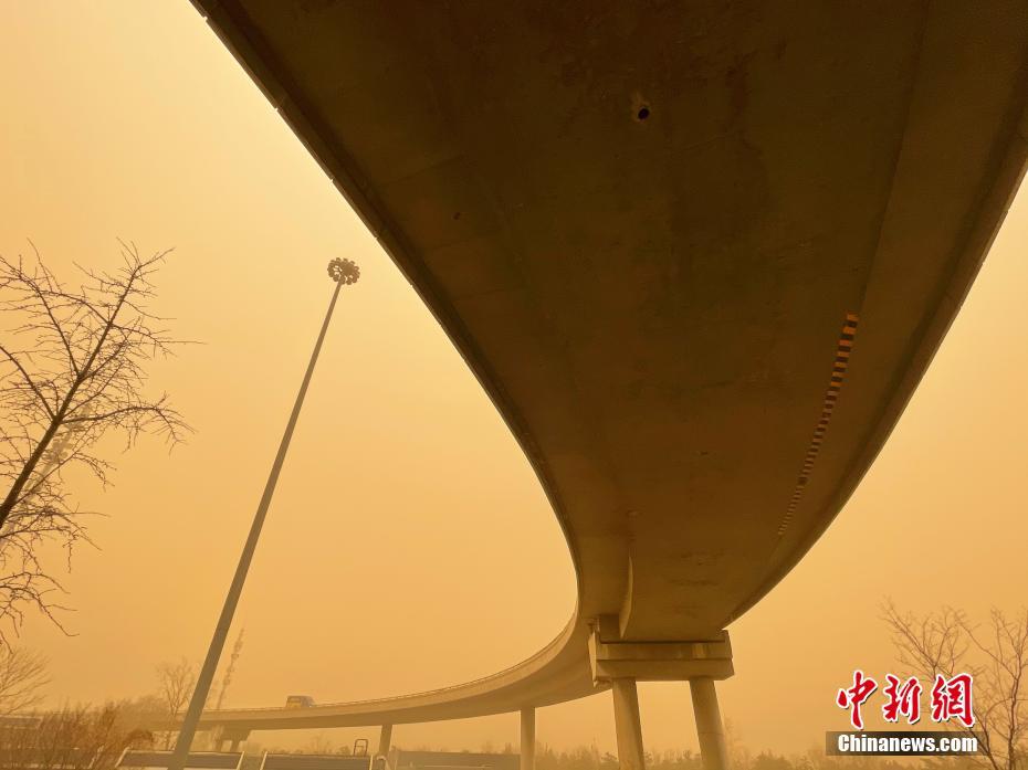 Tempestade de areia atinge Beijing