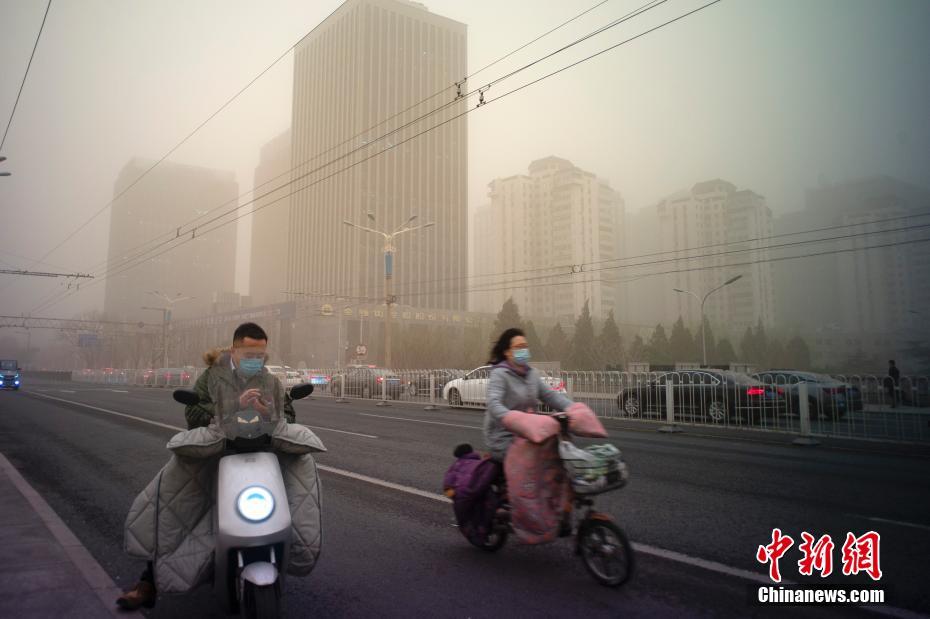 Tempestade de areia atinge Beijing