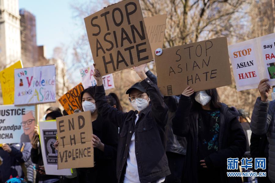 Pessoas em Nova York protestam contra discriminação e crimes de ódio contra asiáticos