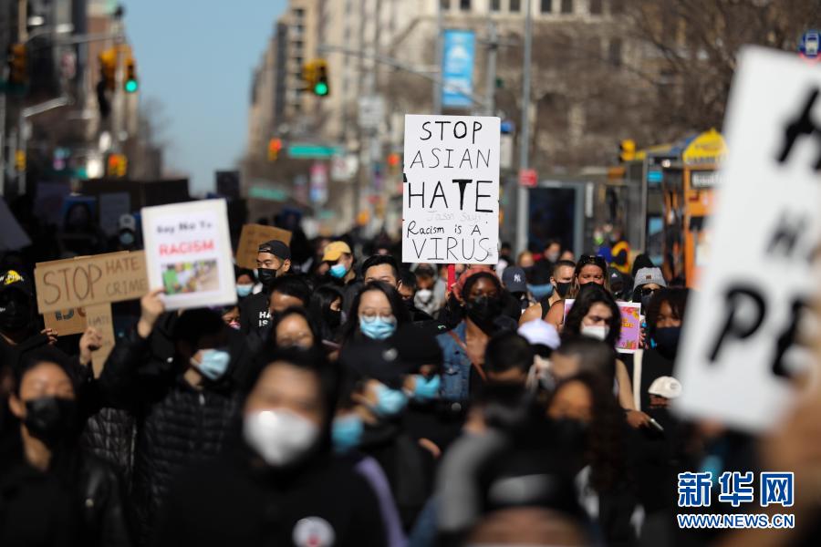 Pessoas em Nova York protestam contra discriminação e crimes de ódio contra asiáticos