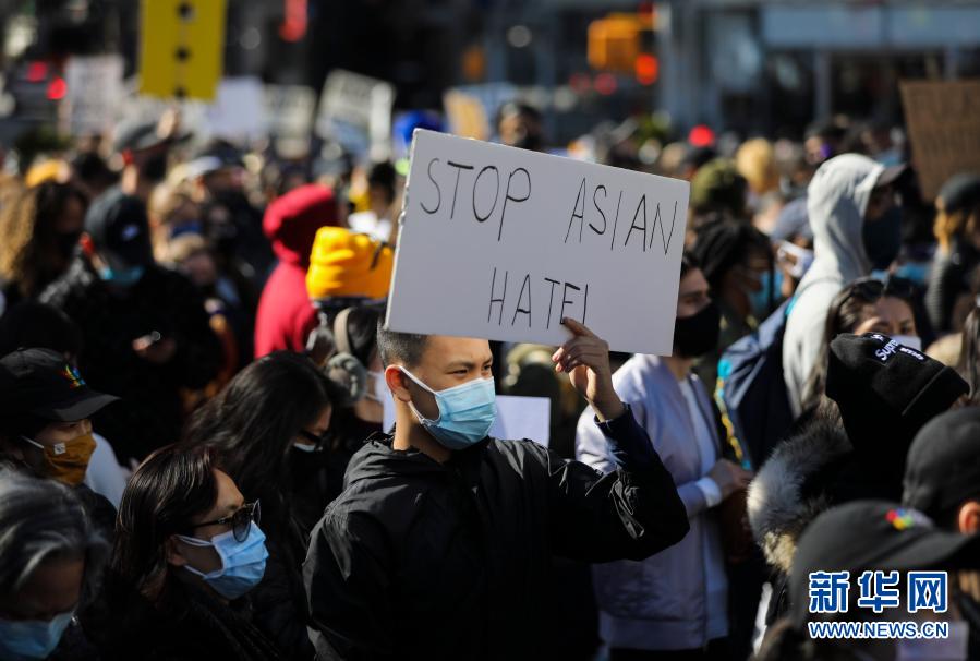 Pessoas em Nova York protestam contra discriminação e crimes de ódio contra asiáticos