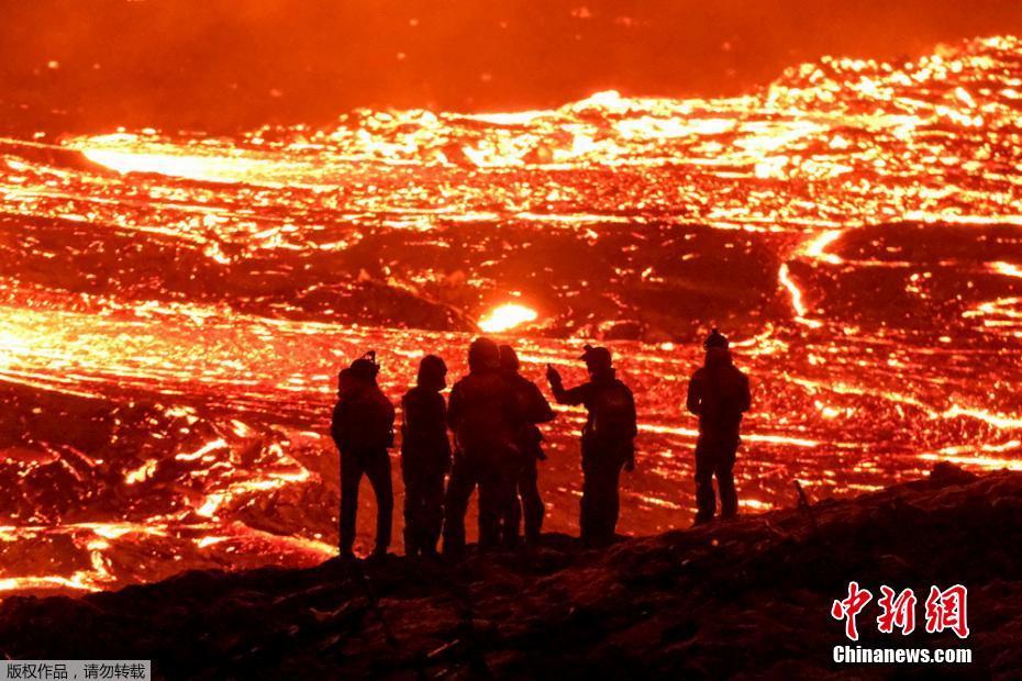 Islândia: vulcão entra em erupção