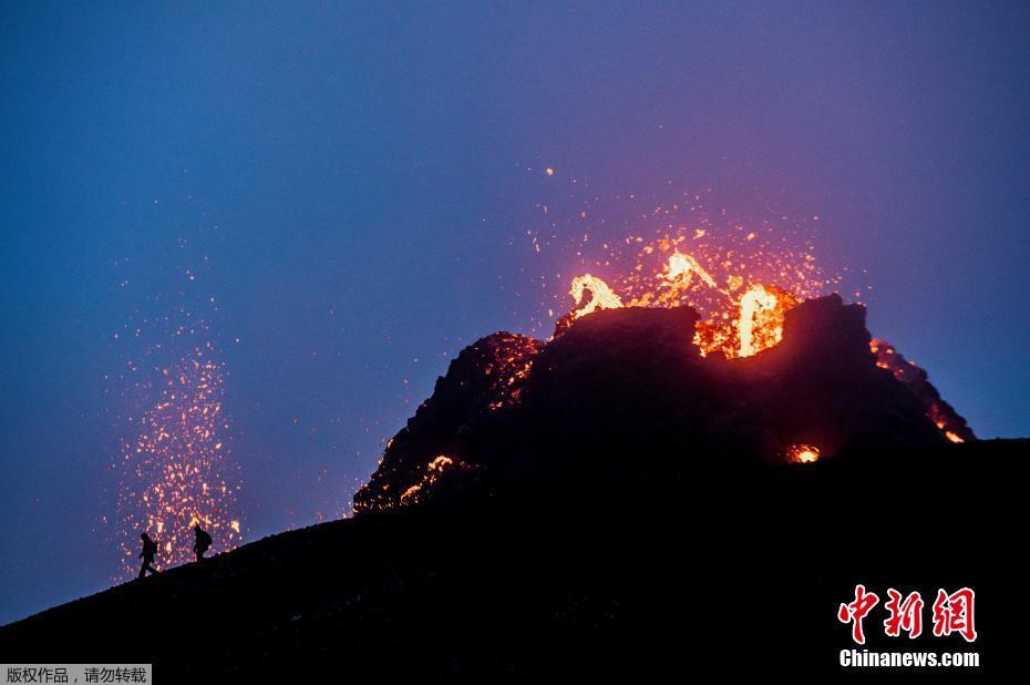 Islândia: vulcão entra em erupção