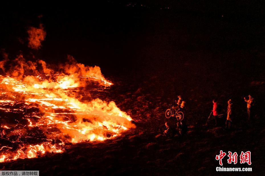 Islândia: vulcão entra em erupção