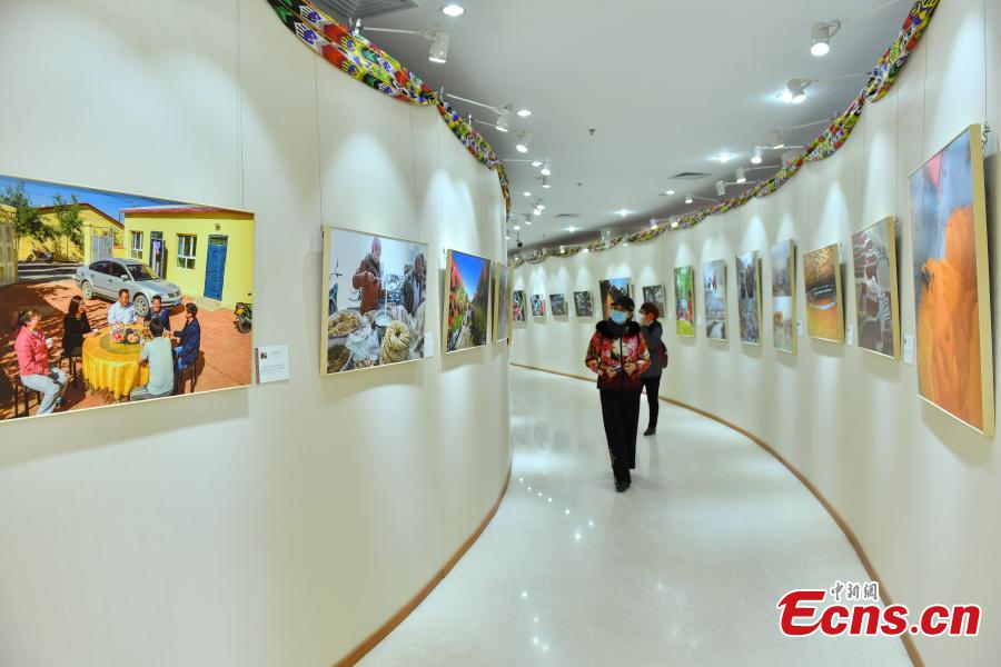 Exposição fotográfica sobre Xinjiang é inaugurada em Beijing