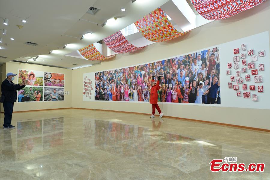 Exposição fotográfica sobre Xinjiang é inaugurada em Beijing