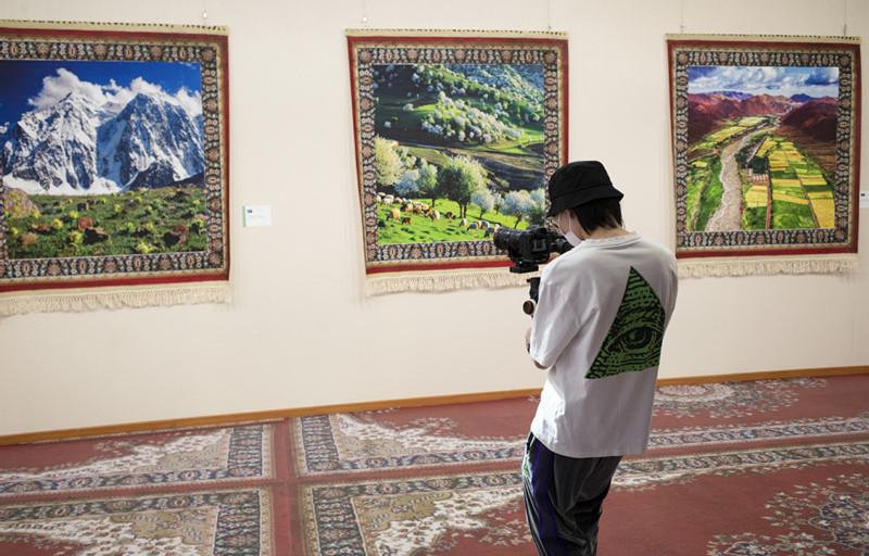 Exposição fotográfica sobre Xinjiang é inaugurada em Beijing