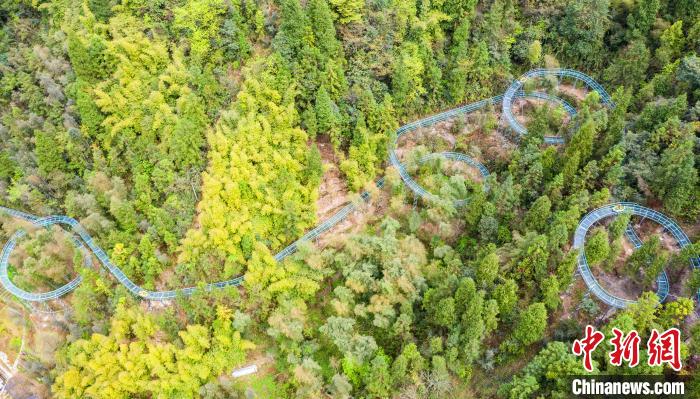 Curso de água para rafting com extensão de mil metros é construído na área de Três Gargantas