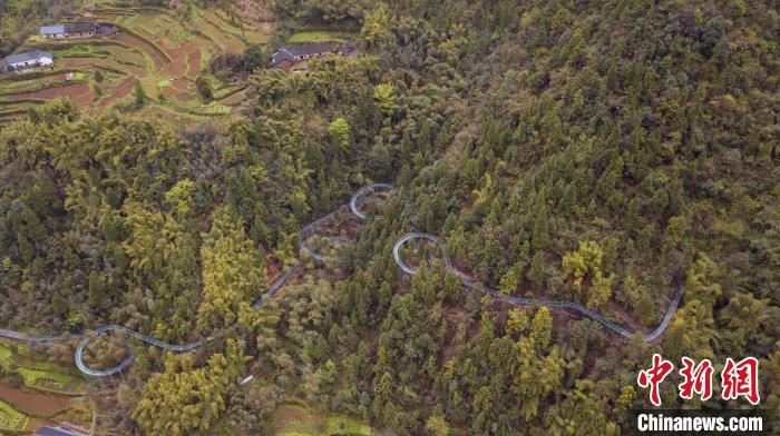 Curso de água para rafting com extensão de mil metros é construído na área de Três Gargantas