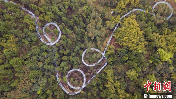 Curso de água para rafting com extensão de mil metros é construído na área de Três Gargantas