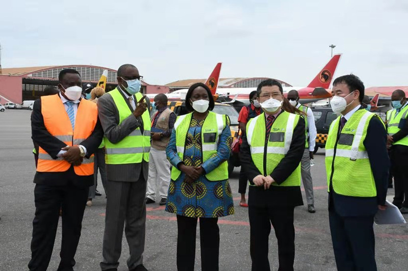 Angola recebe primeiro lote de vacinas chinesas