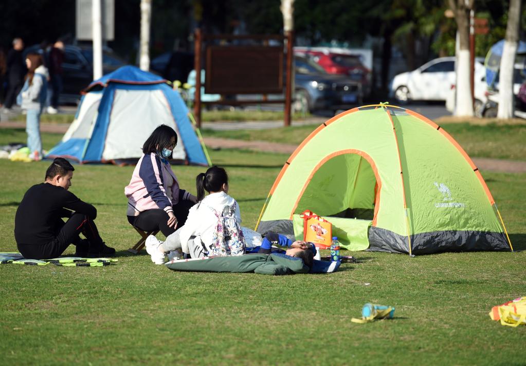 Chineses aproveitam tempo de lazer durante o Festival Qingming