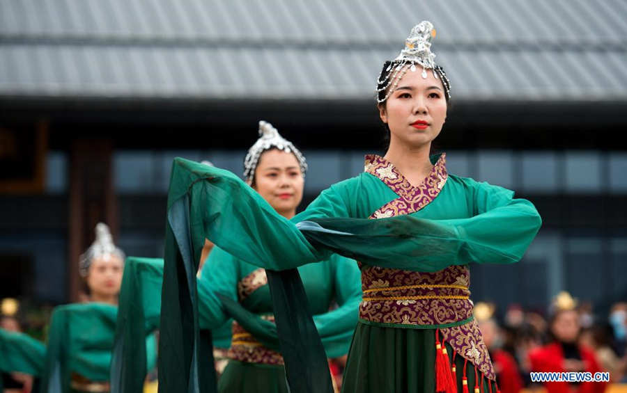 Pessoas prestam homenagem a Cangjie, lendário criador de caracteres chineses