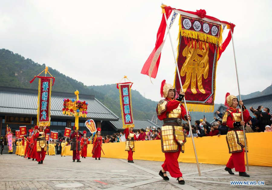 Pessoas prestam homenagem a Cangjie, lendário criador de caracteres chineses