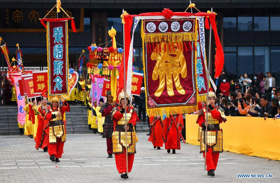 Pessoas prestam homenagem a Cangjie, lendário criador de caracteres chineses