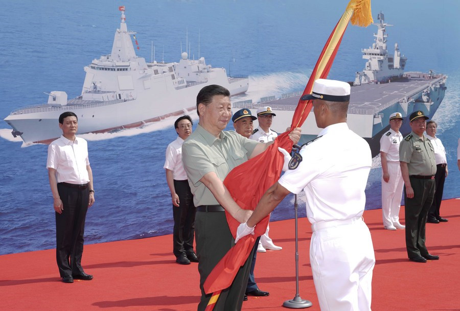 Xi Jinping participa de cerimônia de comissionamento de navios de guerra