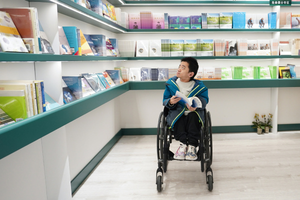 Livraria de Beijing sem barreiras permite direitos iguais de leitura