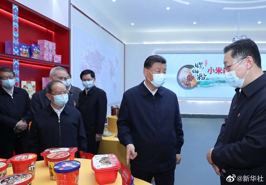 Xi inspeciona cidade de Liuzhou, sul da China

