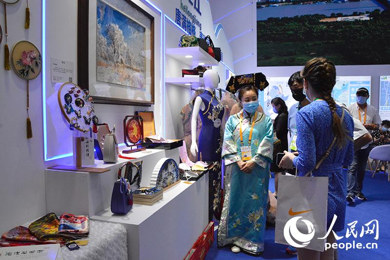 Primeira Expo Internacional de Produtos de Consumo da China se torna plataforma importante de bens de consumo internacionais