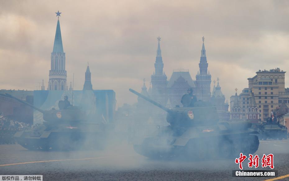 Rússia realiza desfile militar em comemoração do 76º aniversário da vitória da Grande Guerra Patriótica