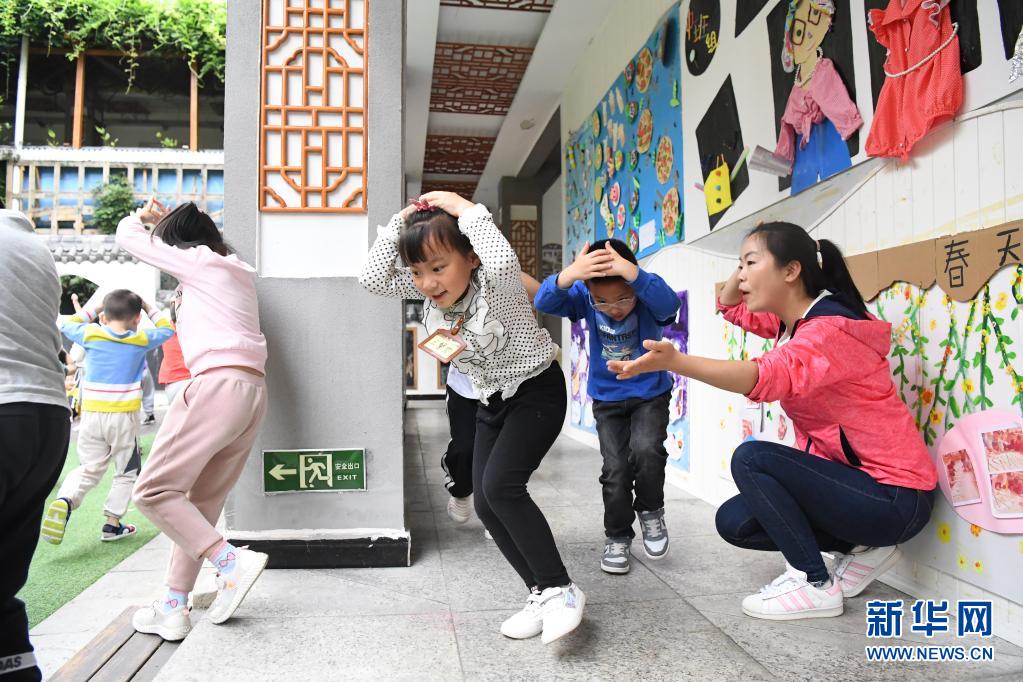 Escolas chinesas realizam atividades sobre prevenção e mitigação de desastres