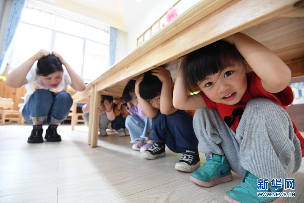 Escolas chinesas realizam atividades sobre prevenção e mitigação de desastres