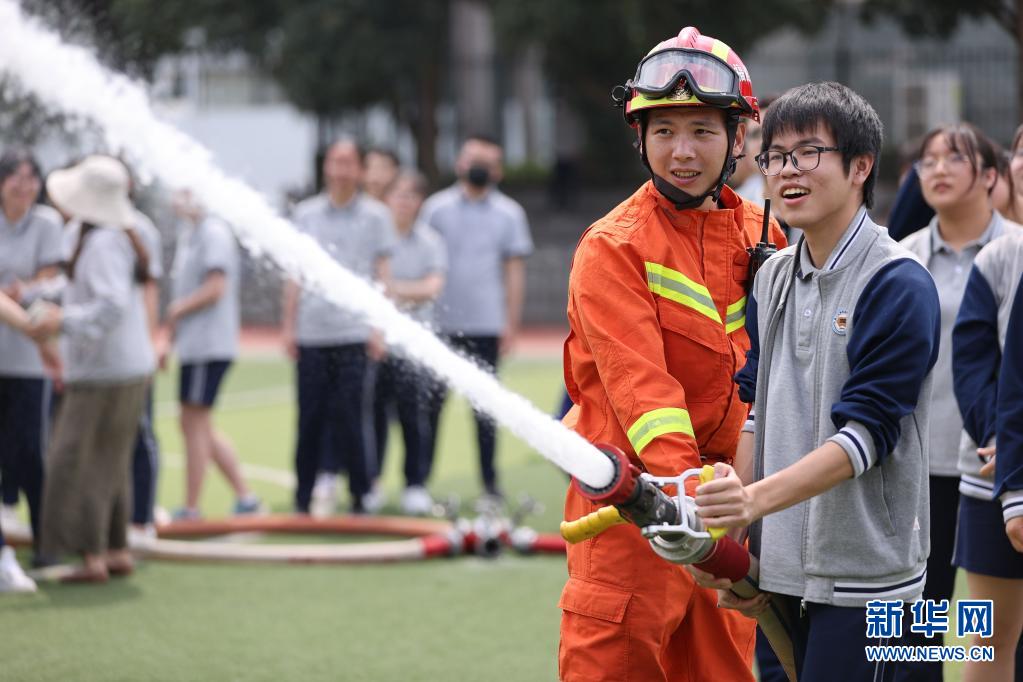 Escolas chinesas realizam atividades sobre prevenção e mitigação de desastres