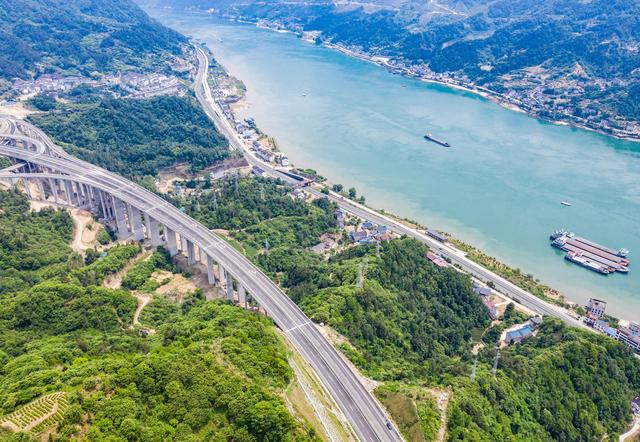 Auto-estrada ao longo do projeto das Três Gargantas será aberta à circulação em breve