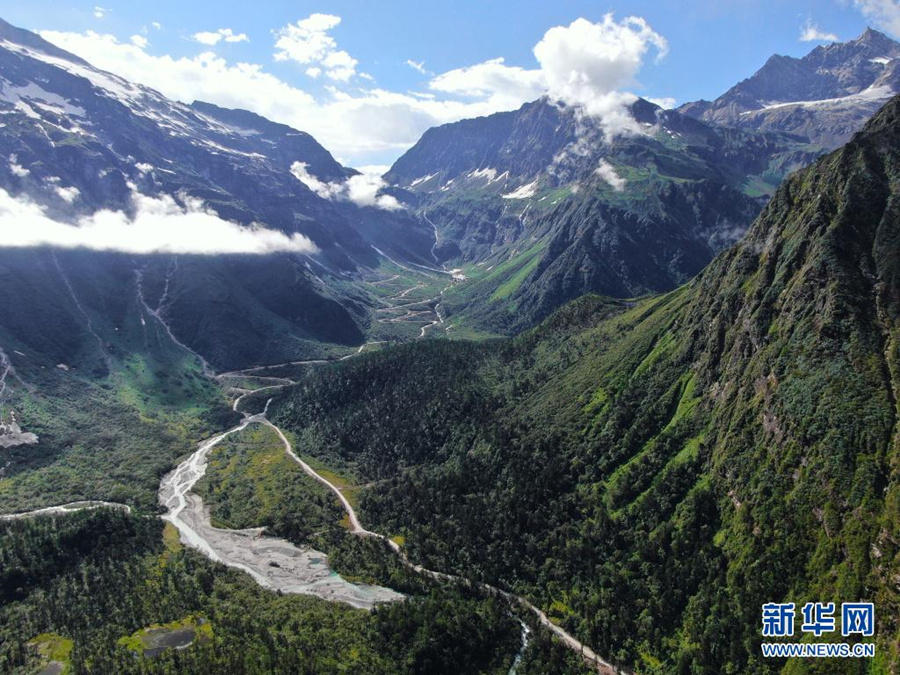 Rodovia através do cânion mais profundo do mundo é concluída no Tibete