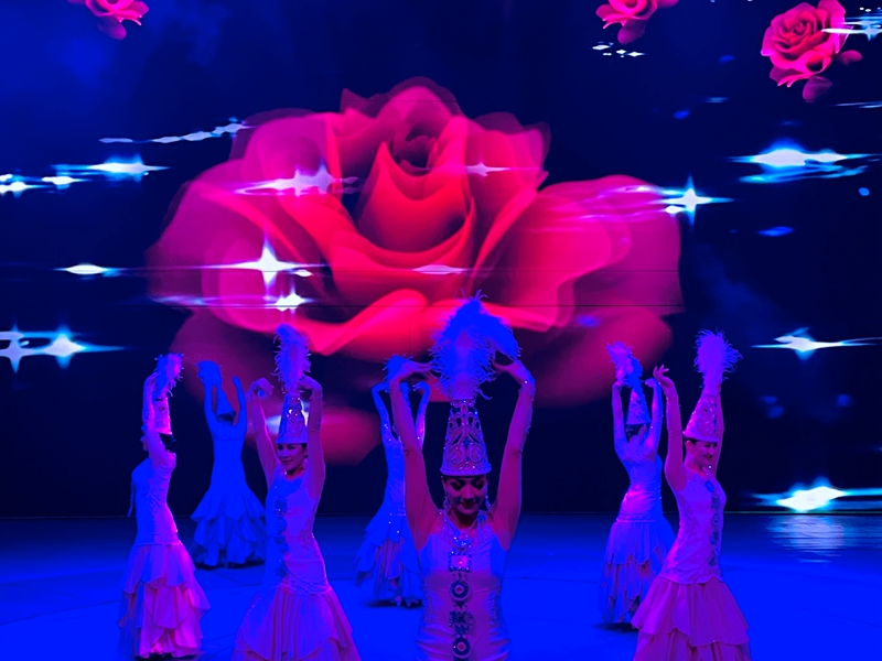 Dança folclórica de Xinjiang representa o mito da Rota da Seda