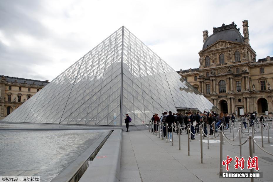 Museu do Louvre reabre ao público  