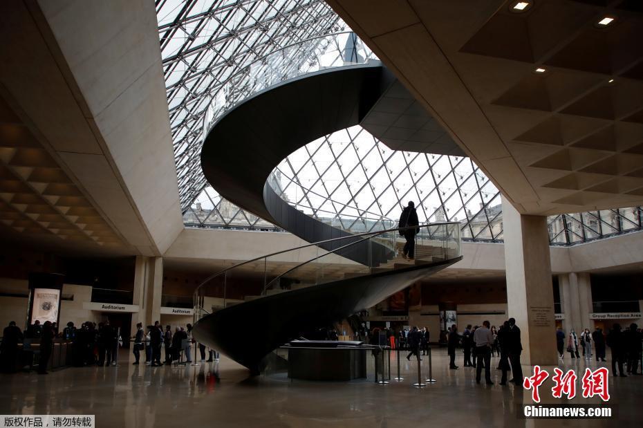 Museu do Louvre reabre ao público  