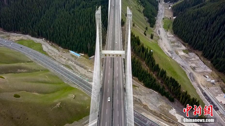 Galeria: vista aérea da ponte mais alta em Xinjiang