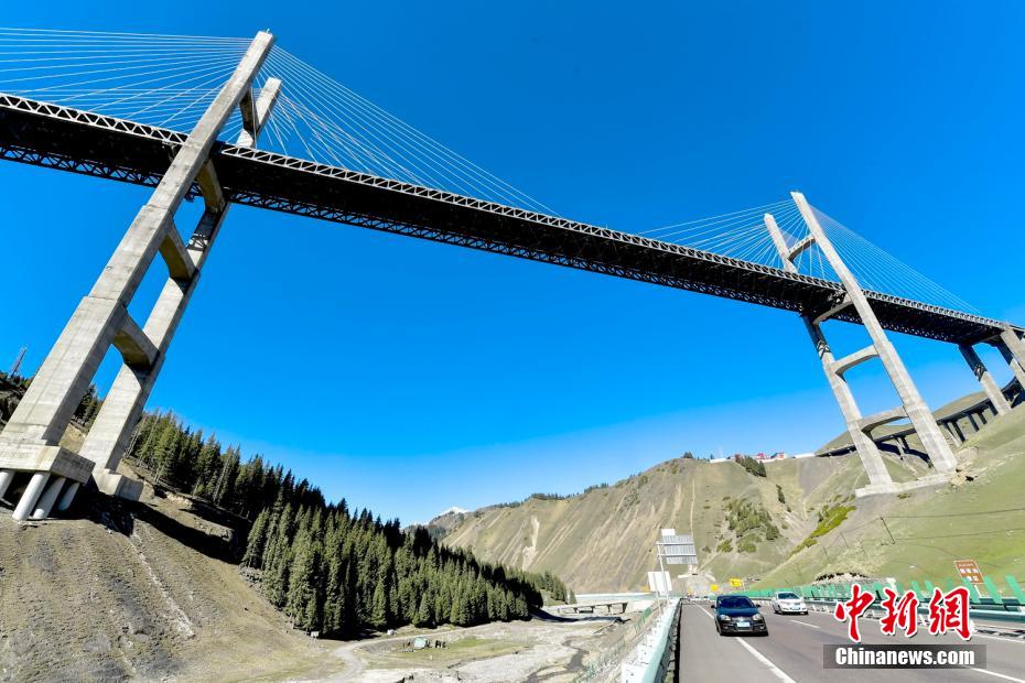 Galeria: vista aérea da ponte mais alta em Xinjiang