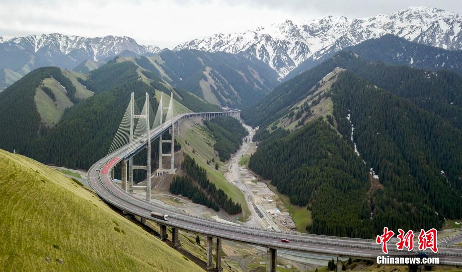 Galeria: vista aérea da ponte mais alta em Xinjiang