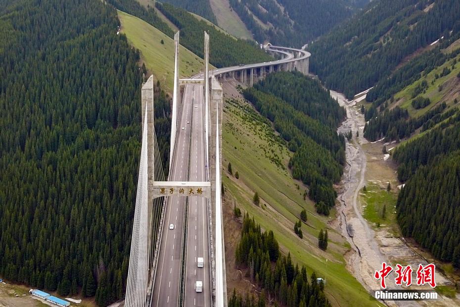 Galeria: vista aérea da ponte mais alta em Xinjiang