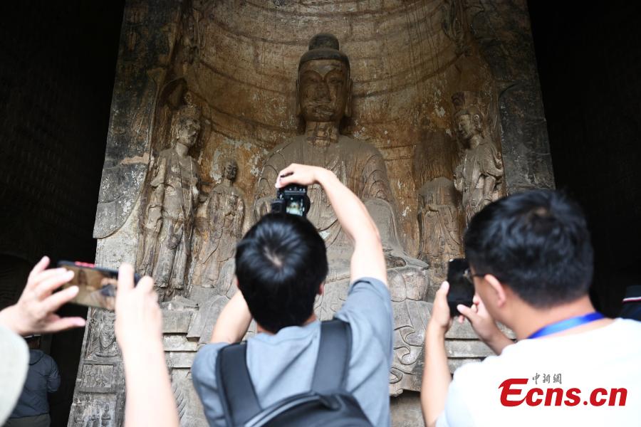 Tesouro nacional de 1500 anos: Templo das Grutas de Gongyi maravilha turistas