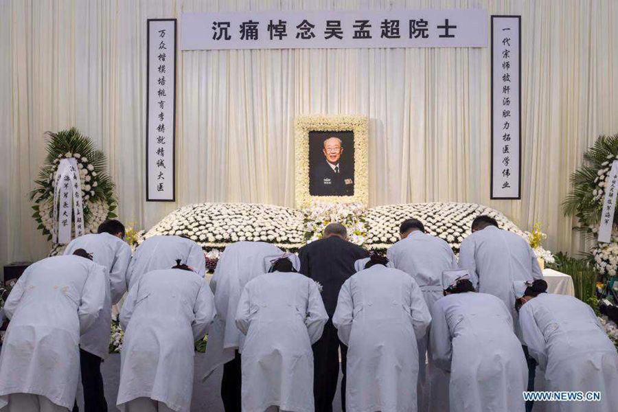 China presta homenagem a cirurgião hepatobiliar renomado