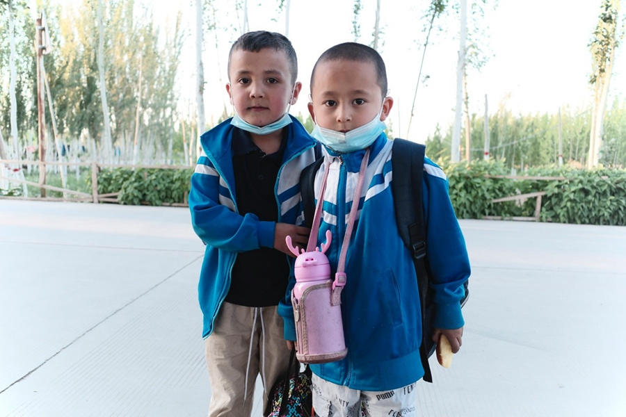 Crianças sorridentes em Xinjiang 