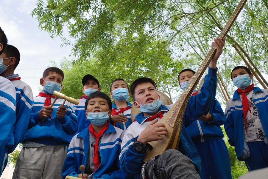 Crianças sorridentes em Xinjiang 