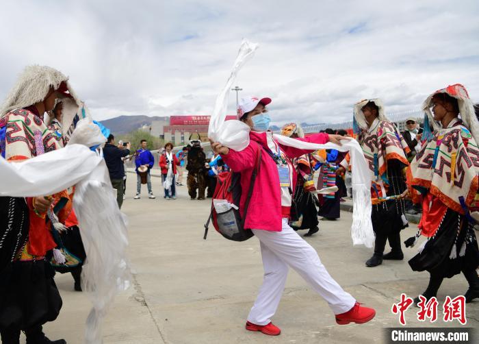 Tibete: Primeiro trem especial turístico chega a Lhasa   