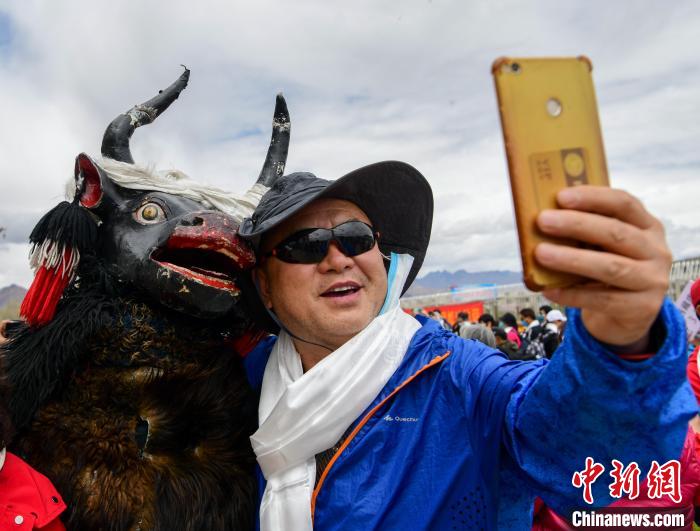 Tibete: Primeiro trem especial turístico chega a Lhasa   