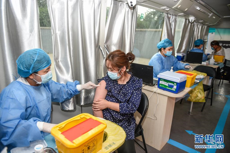 China: Veículo ambulante facilita campanha de vacinação contra Covid-19