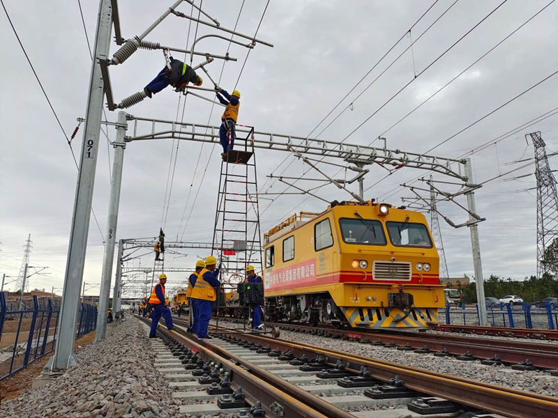 10.000 trabalhadores adaptam ferrovia em Liaoning em 24 horas