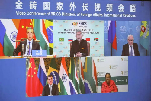 Wang Yi participa na reunião de chanceleres do BRICS